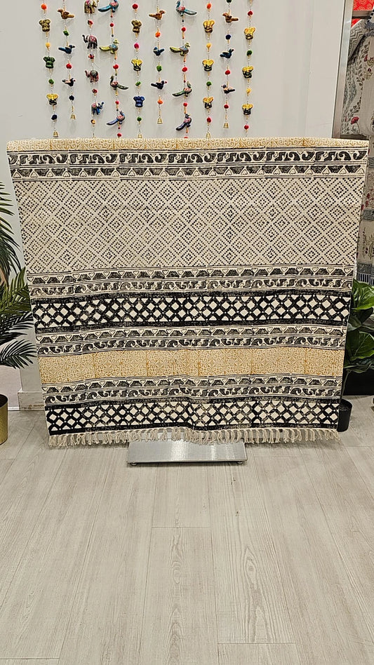 "Artisan Tapestry: Patterned Cotton Rug"