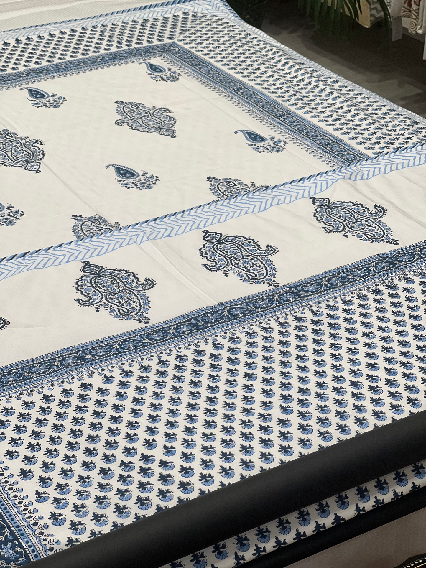 "Serene Summer Dreams: White and Blue King Single Quilt"