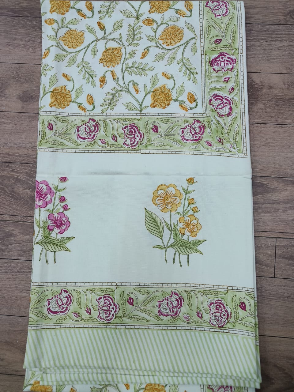 “Floral Canvas Elegance Tablecloth” 🌸✨