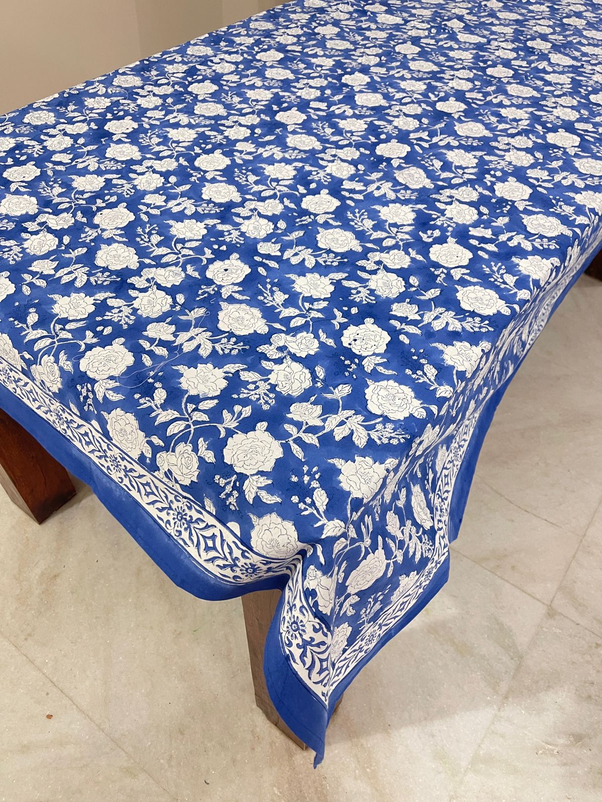 “Festive Blue Bloom Tablecloth” 💙🎄