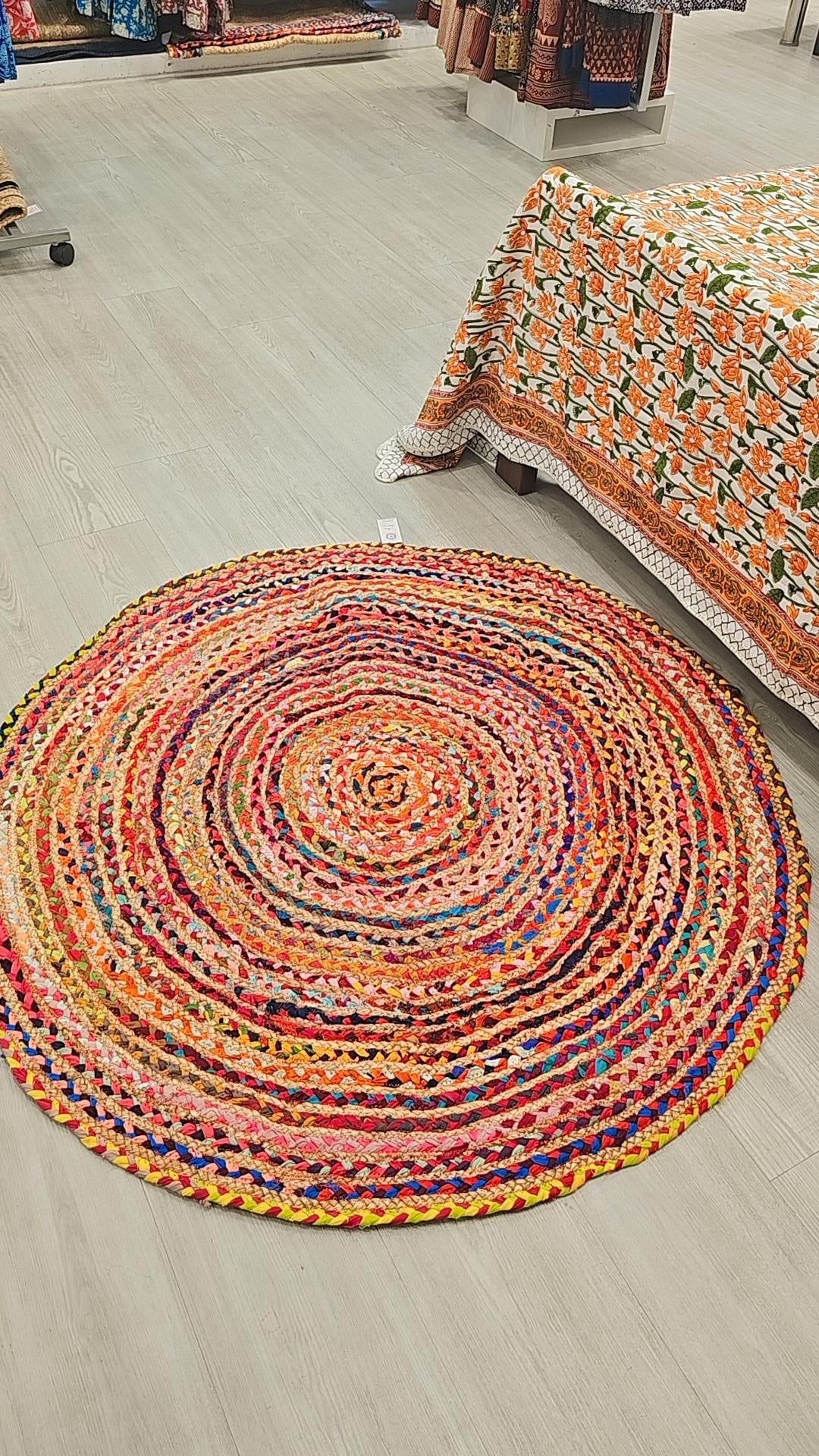 Round Jute Rug With beautiful Colours