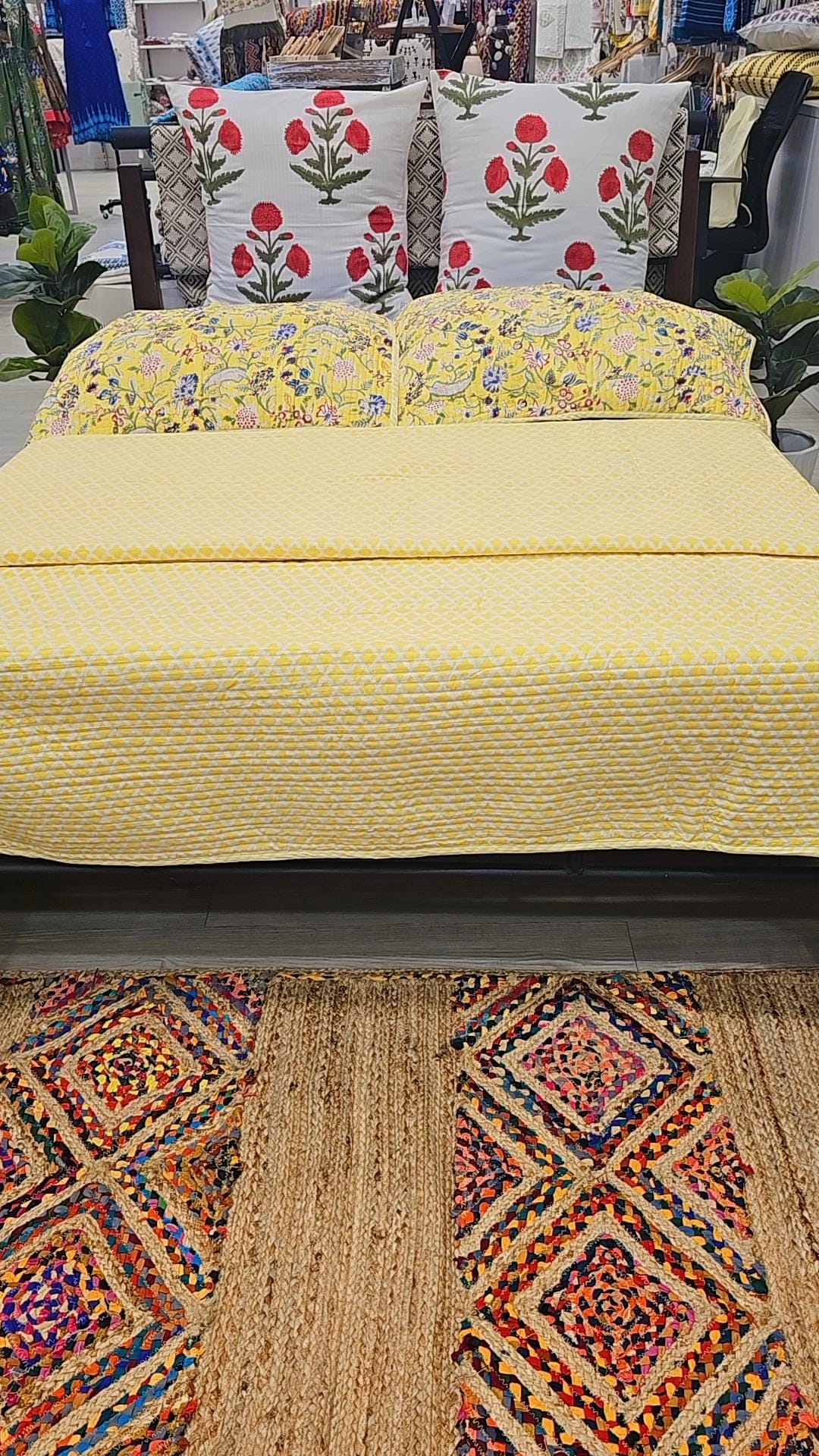 "Golden Blooms: Reversible Floral Comforter Set"