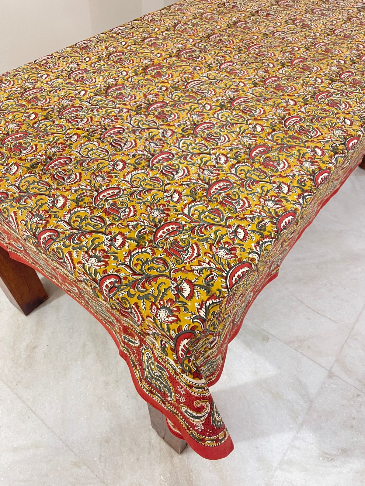 “Rustic Radiance Tablecloth” 🍂💛