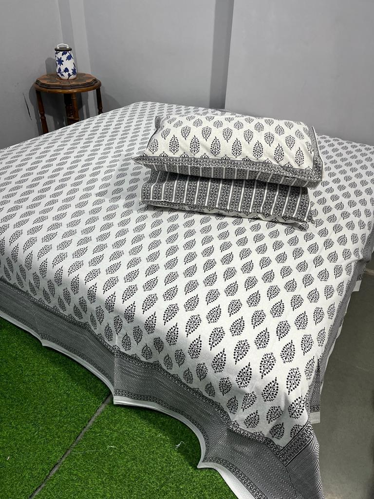 “Black & White Serenity Set”