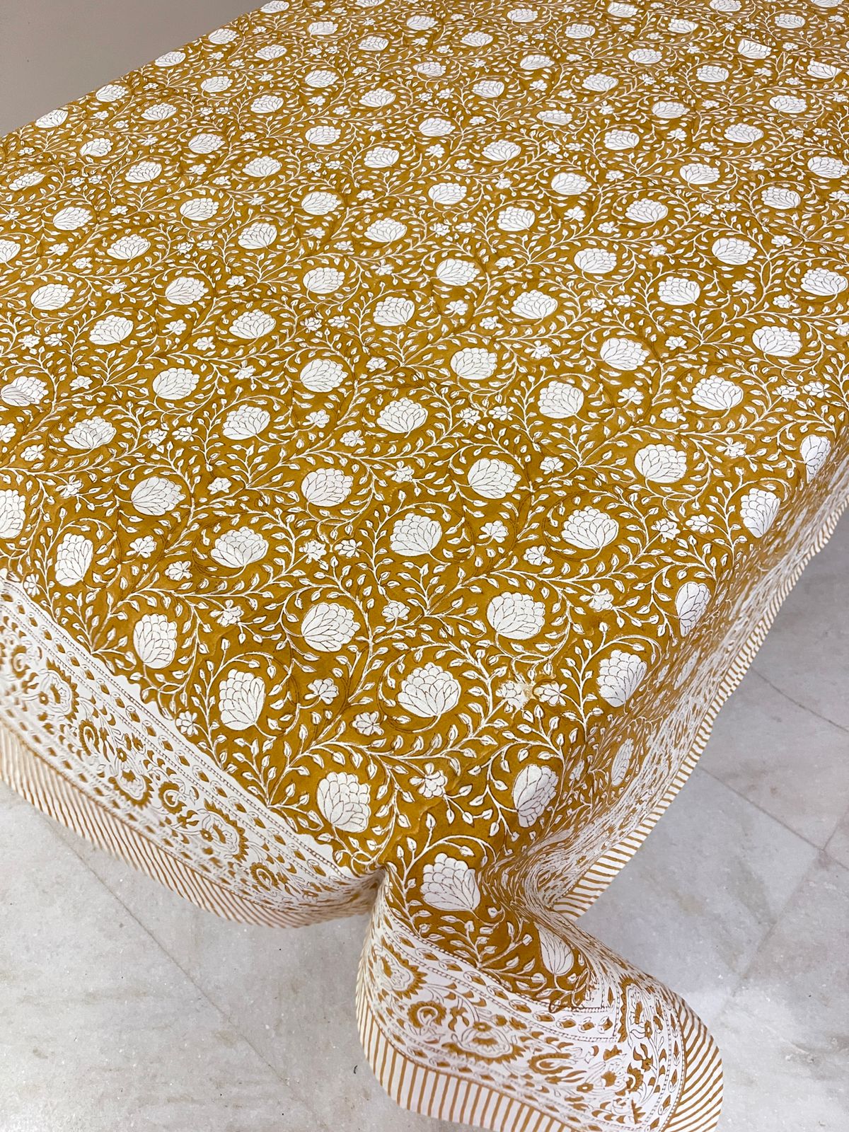 “Mustard Meadow Cotton Tablecloth” 🌼🌿