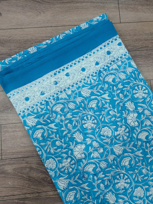 “Tranquil Blue Garden Tablecloth” 🌿🤍